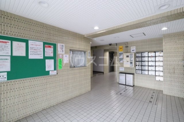 16/23 エントランス