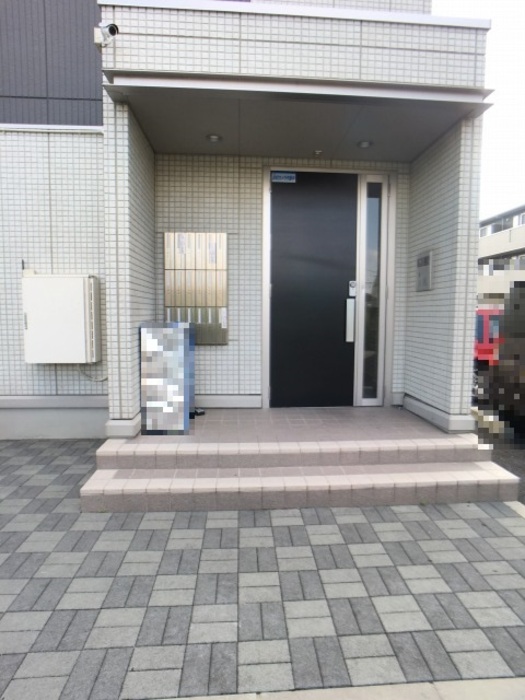 18/27 エントランス