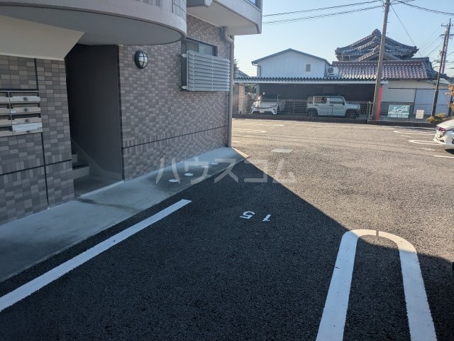 21/28 駐車場