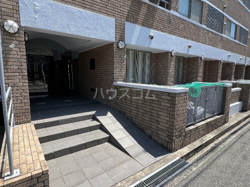 24/30 エントランス