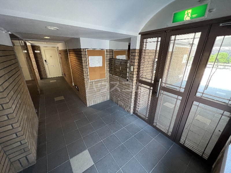 25/30 エントランス