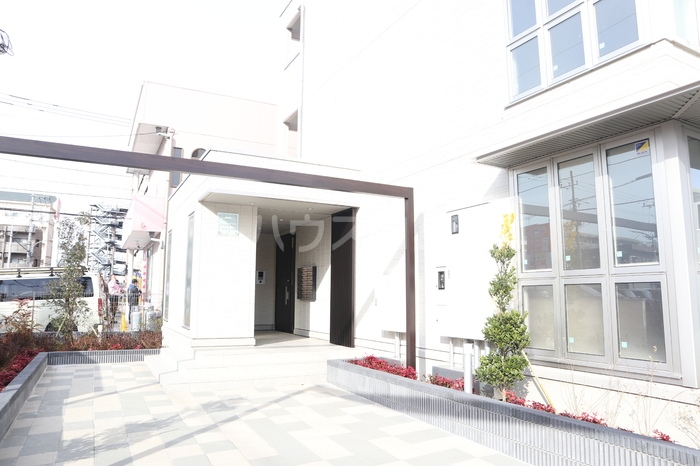 19/23 エントランス