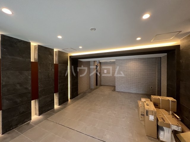 25/30 エントランス