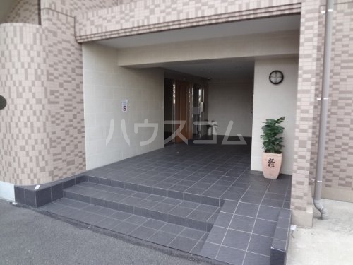 18/25 エントランス