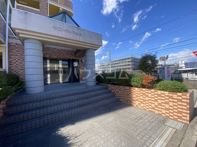 27/30 エントランス