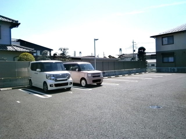 2/5 駐車場