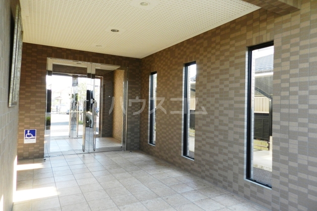 28/30 エントランス