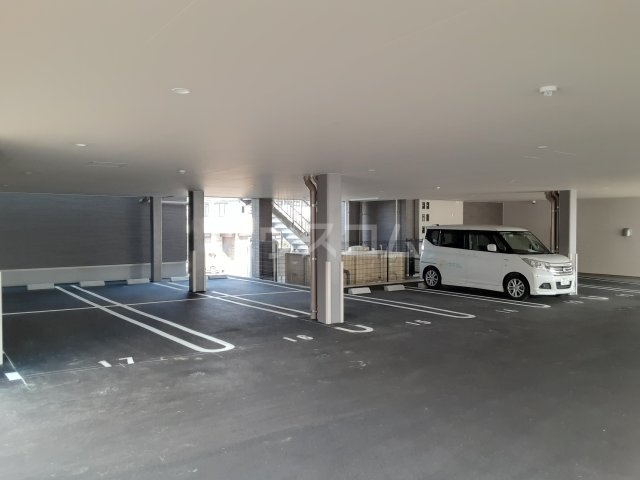28/30 駐車場