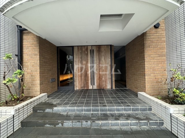 17/19 エントランス