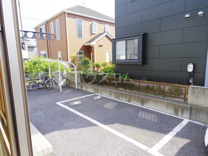 18/22 駐車場