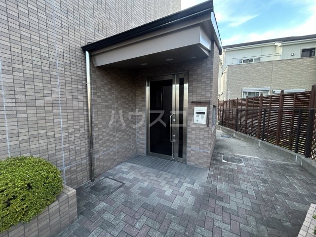 18/26 エントランス