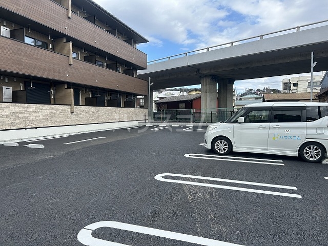 27/30 駐車場
