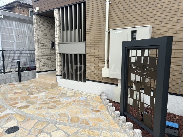 26/30 エントランス