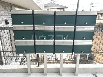 18/23 エントランス