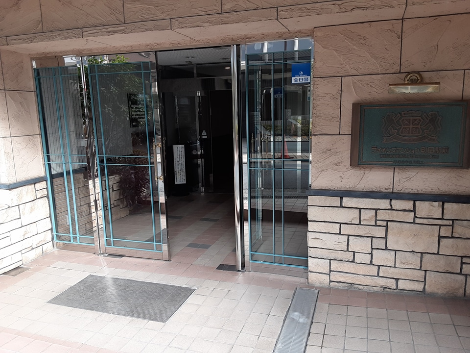 21/30 エントランス