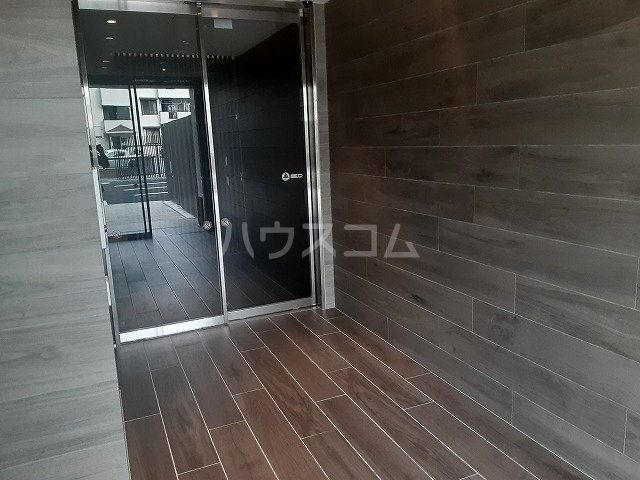 27/29 エントランス