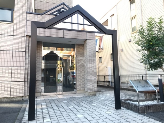 24/30 エントランス