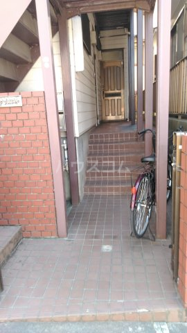 28/30 エントランス