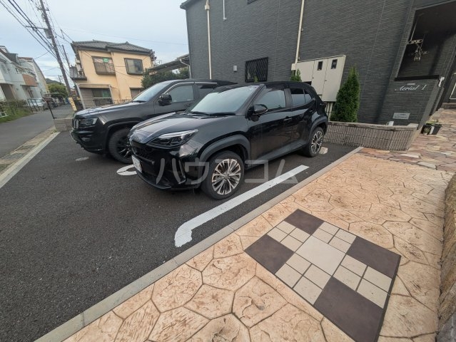 27/30 駐車場