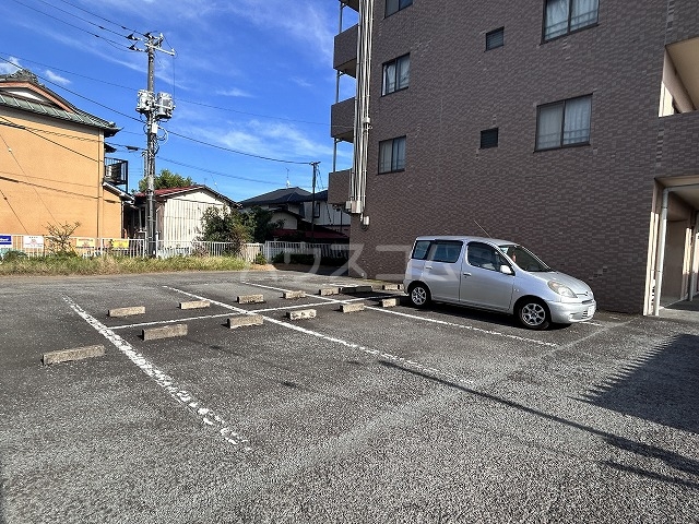28/30 駐車場
