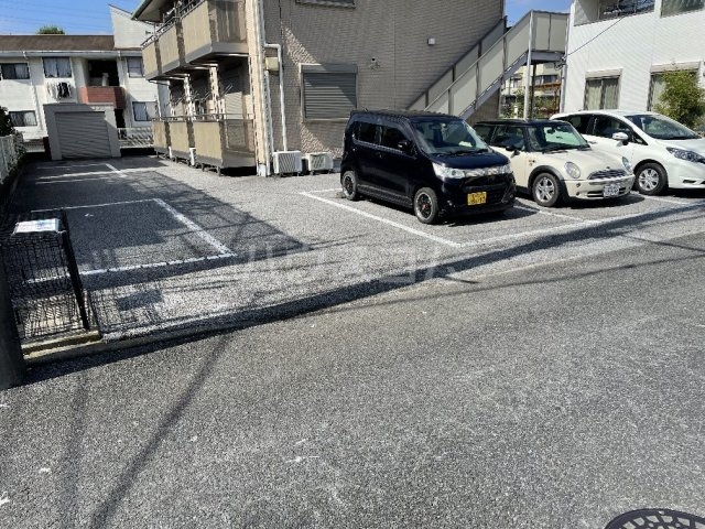 2/5 駐車場