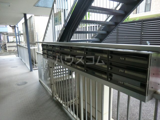 18/27 エントランス