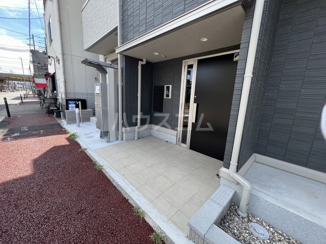 26/30 エントランス