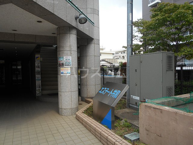 28/30 エントランス