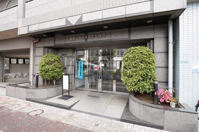 18/26 エントランス