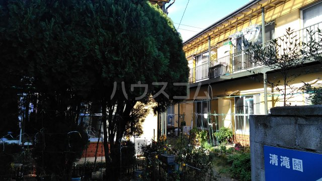 23/30 エントランス