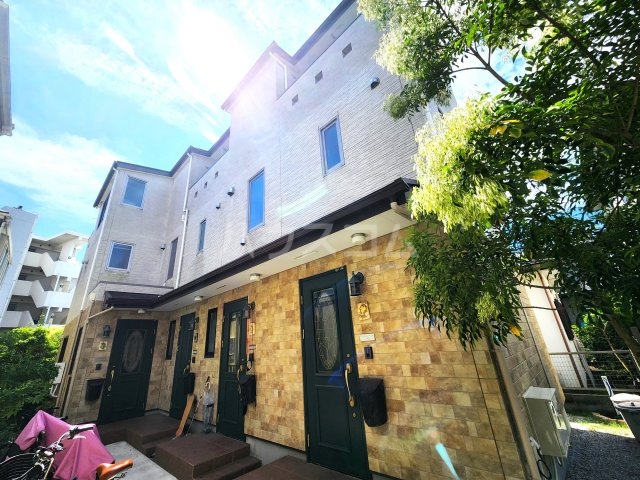 28/30 エントランス