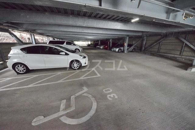 27/30 駐車場