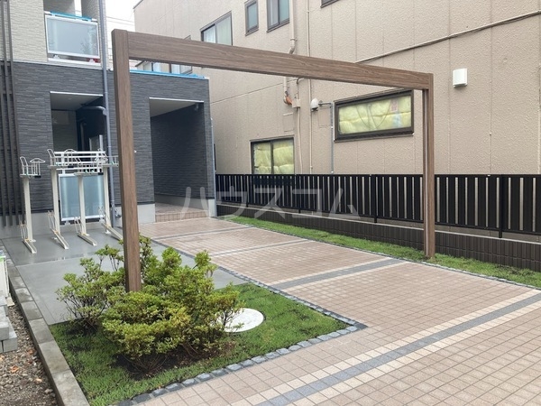 21/30 エントランス