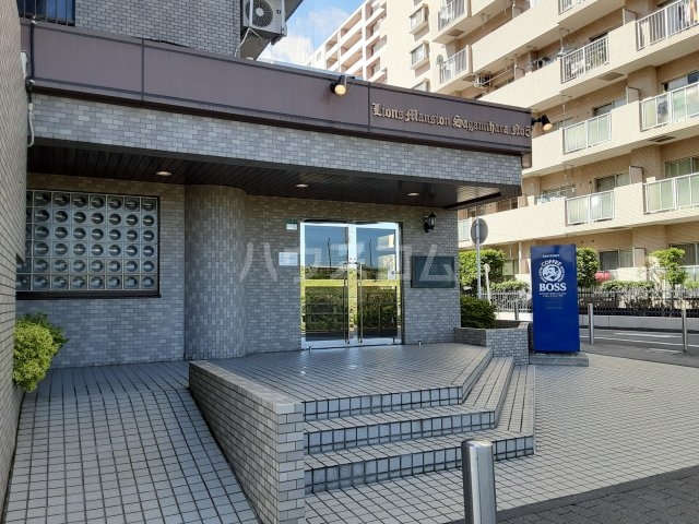 2/3 エントランス