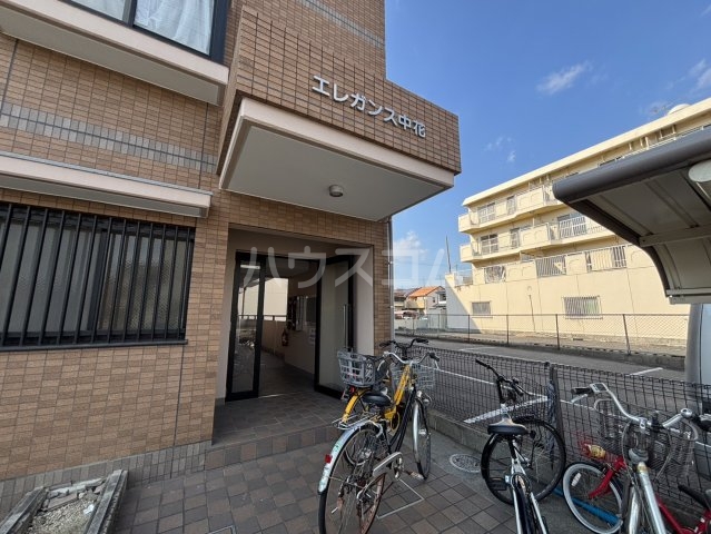 25/30 エントランス