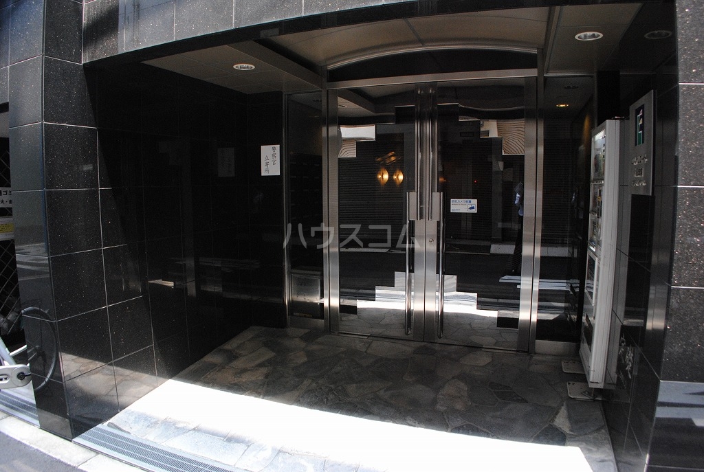 28/30 エントランス