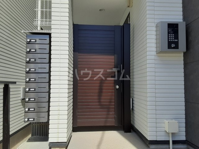 18/28 エントランス