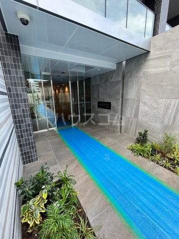 23/27 エントランス