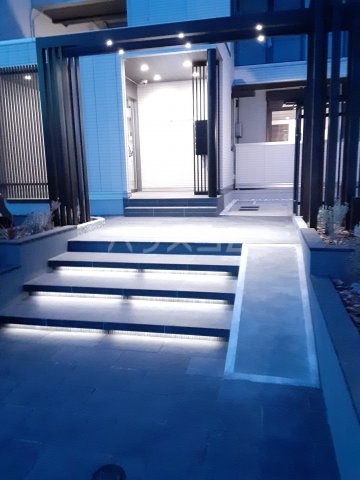 16/27 エントランス