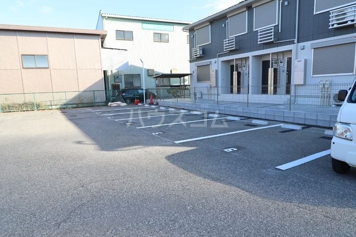 28/30 駐車場
