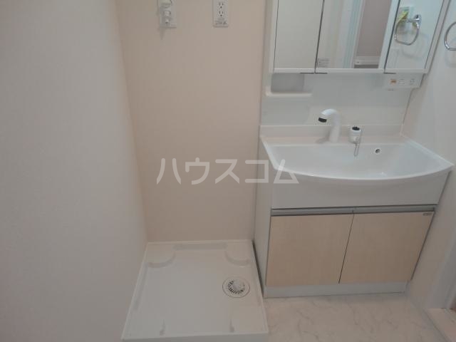 16/23 エントランス