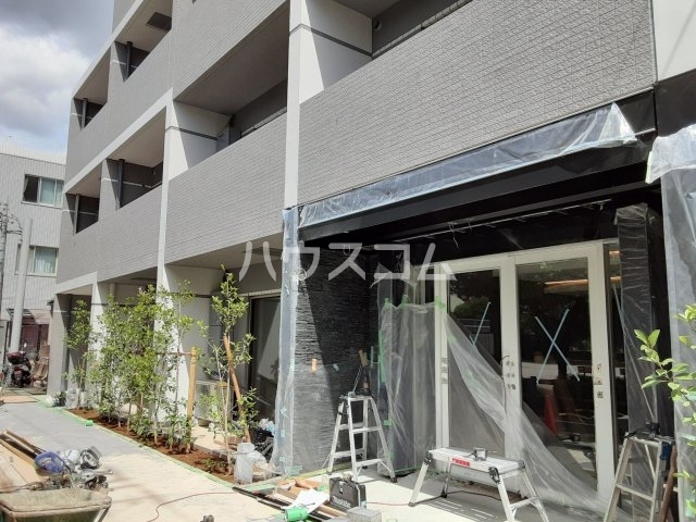 18/28 エントランス