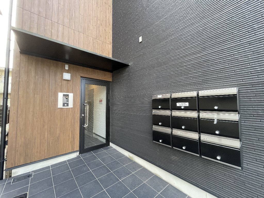 23/30 エントランス