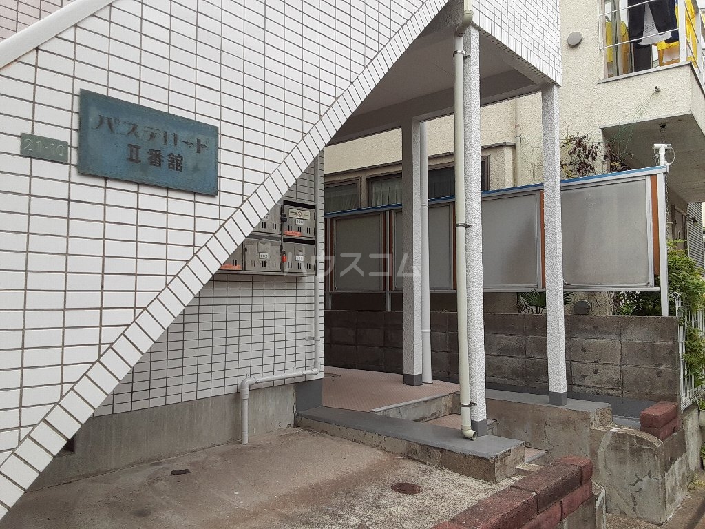 27/30 エントランス