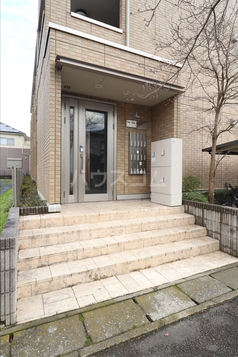 16/27 エントランス