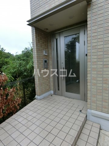 27/30 エントランス