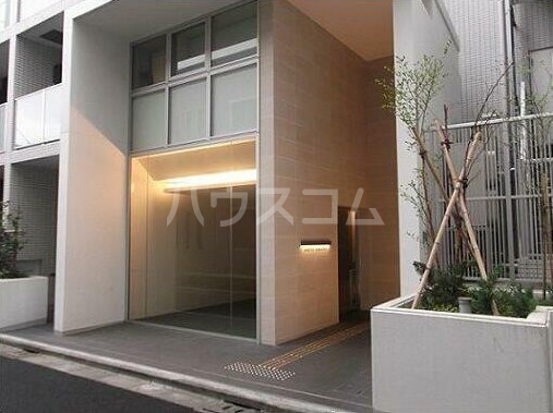 18/23 エントランス