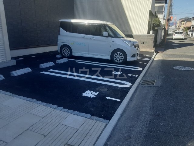 27/30 駐車場