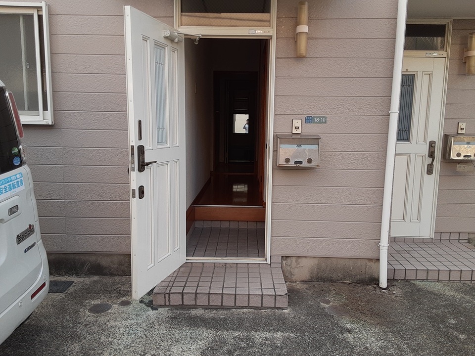 23/29 エントランス