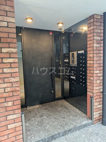 24/27 エントランス